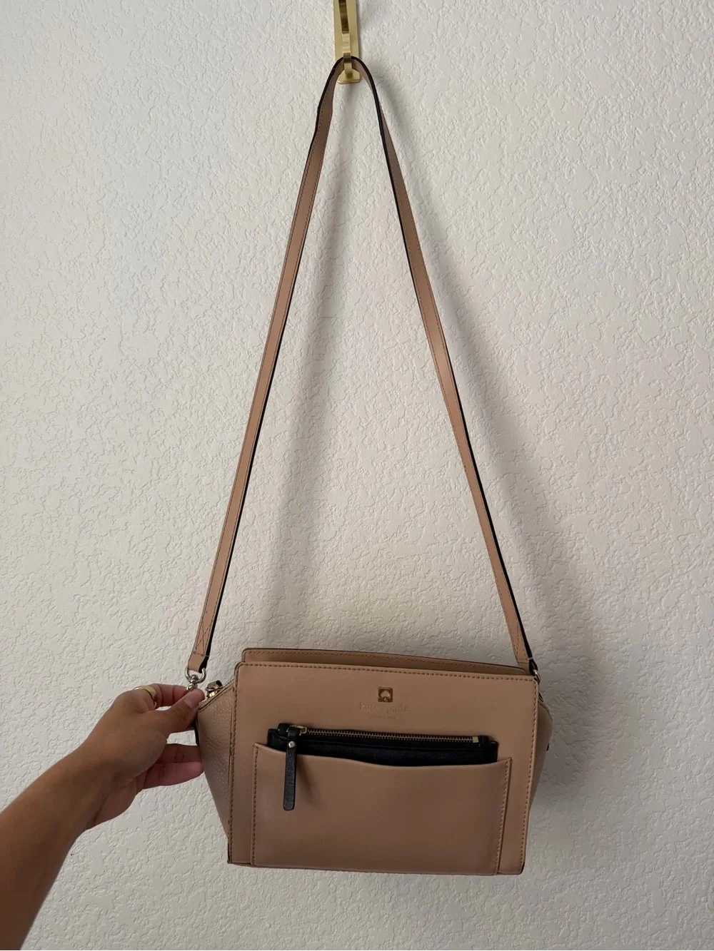 Kate Spade Beige Black Hadley Street Adelia 100% LEATHER Crossbody Messenger Bag - Picture 2 of 10